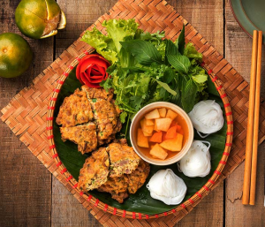 Chả rươi là một món ăn đặc sản, dẫn dã với người Việt Nam